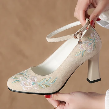 Женская обувь на высоком каблуке 7 см, плоская пуговица, мелкий вырез, вышивка, ретро Литературный толстый каблук
